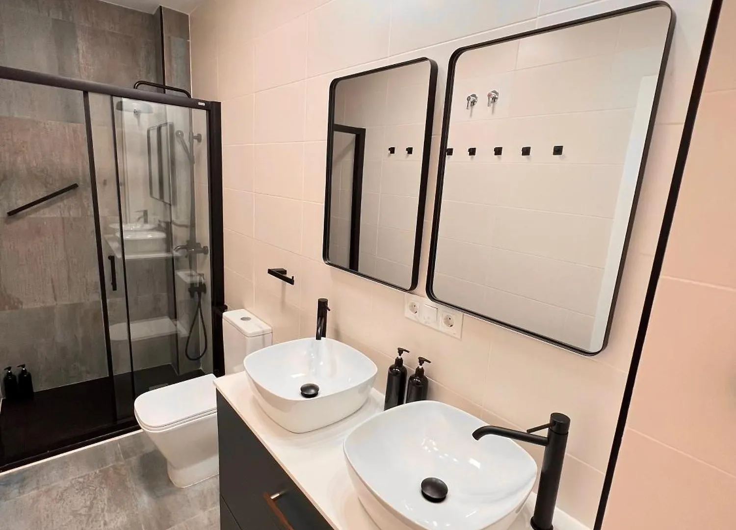 Gran Ritz Grupos Y Familias Terraza Y Parking Doble Apartamento Malaga 0*,  Spain