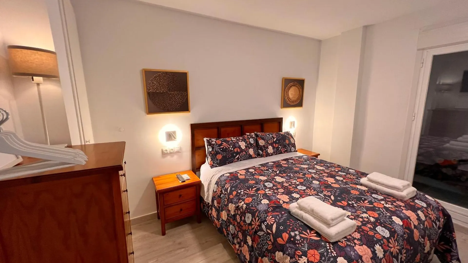 Gran Ritz Grupos Y Familias Terraza Y Parking Doble Apartamento Malaga Apartment