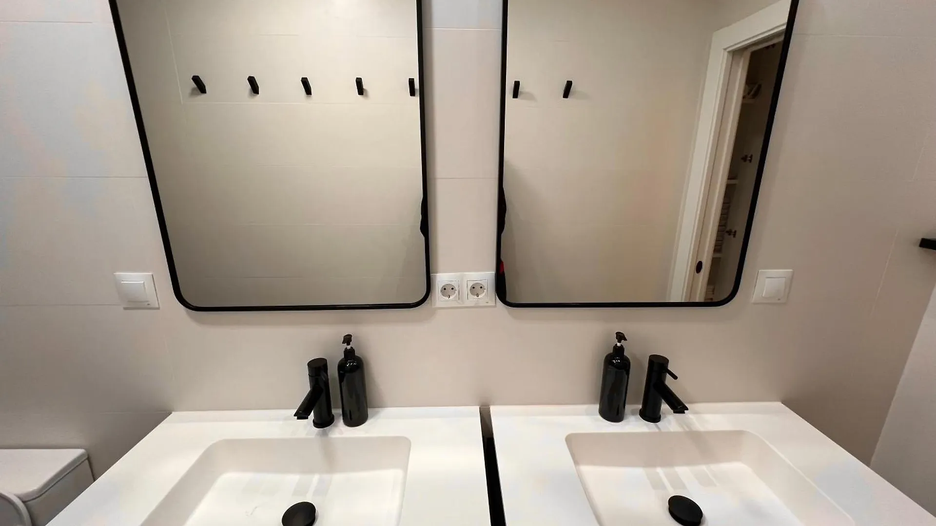 Gran Ritz Grupos Y Familias Terraza Y Parking Doble Apartamento Malaga