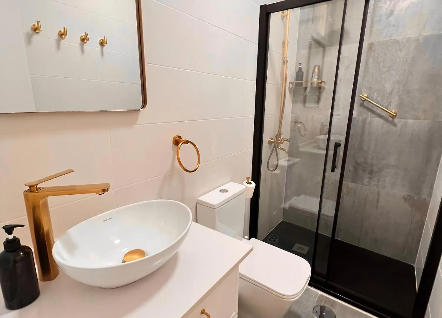 Gran Ritz Grupos Y Familias Terraza Y Parking Doble Apartamento Malaga Apartment