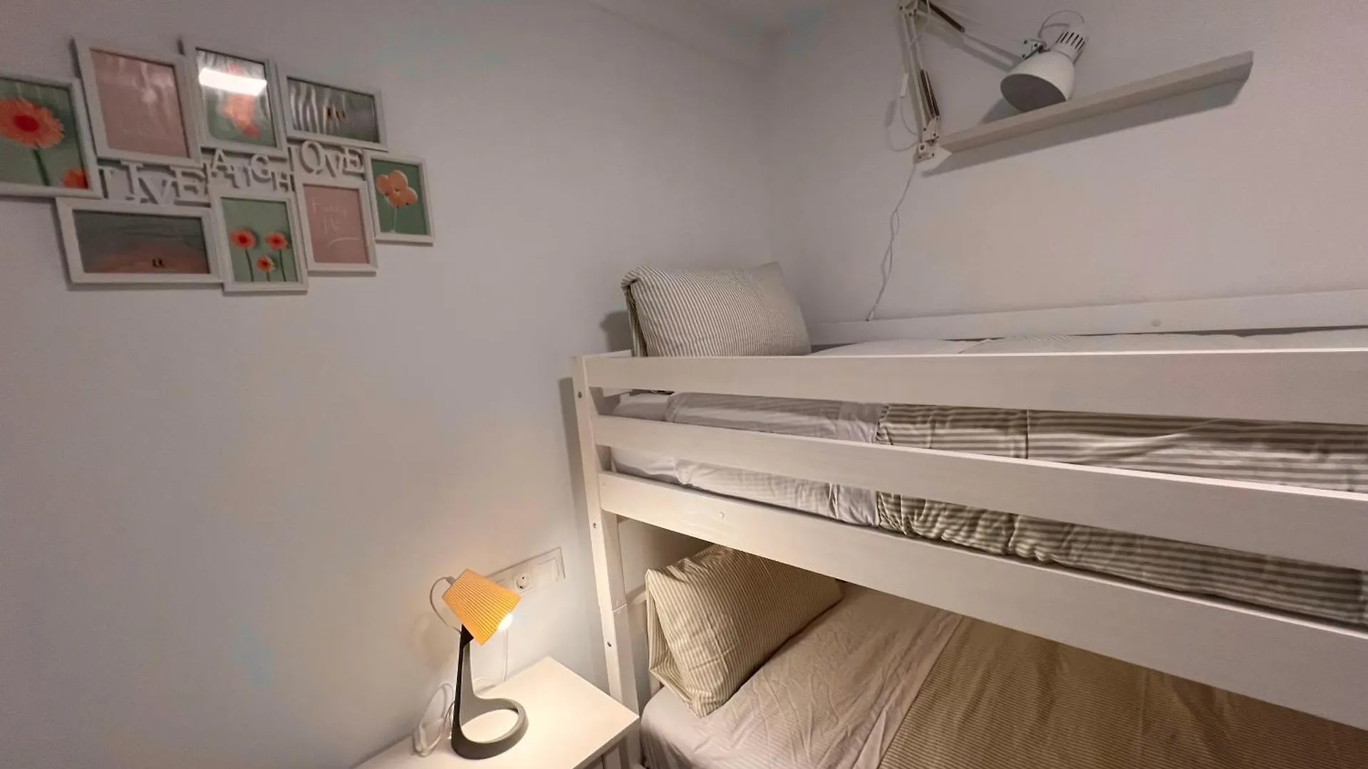 Gran Ritz Grupos Y Familias Terraza Y Parking Doble Apartamento Malaga 0*,  Spain